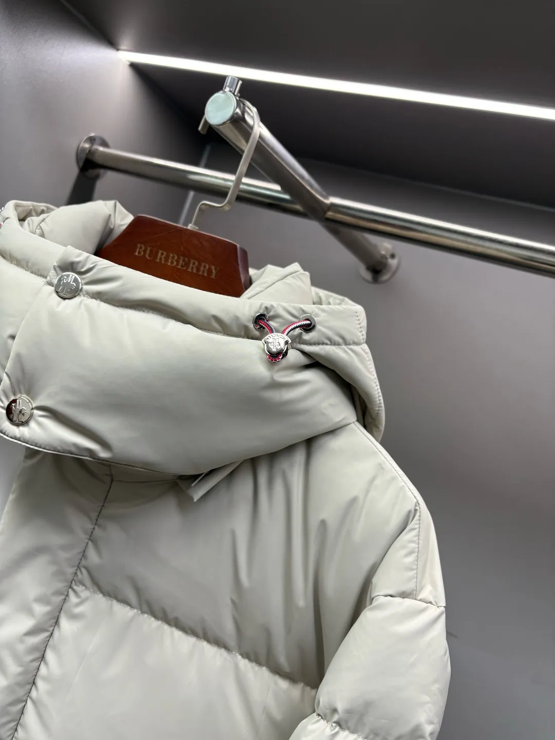 Moncler Classic Hot Sale Same Style In Stock 💥Premium Series， ， ， ， ， ， ， ， 。 ， ， ， ，DIST 90 ！ ！🔍 ： ， Red ， ， Moncler 。 Sizes：M-XXL ：Black Beige